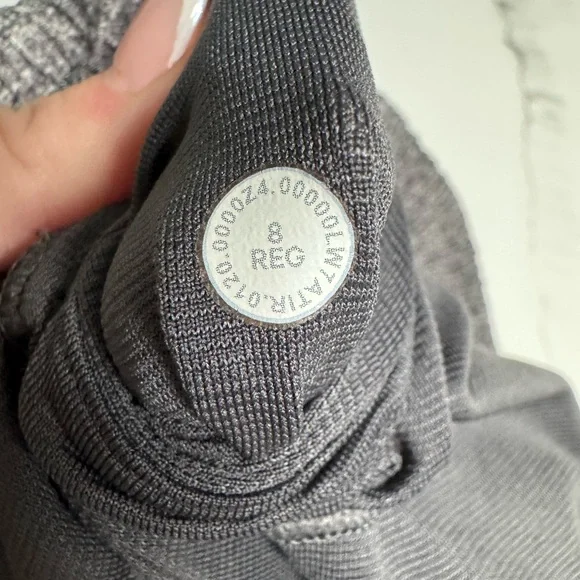 lululemon hotty hot shorts 2.5” - Picture 7 of 8